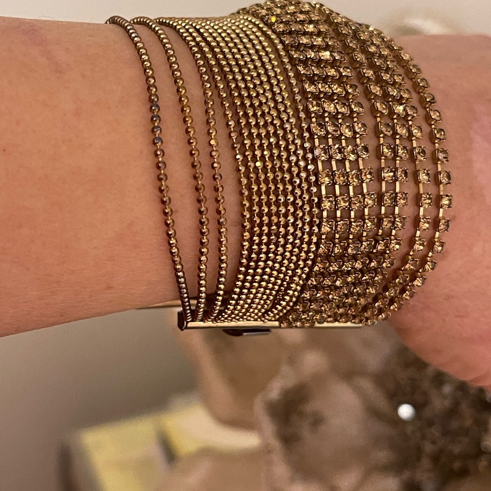 Cache Gold Mesh Bracelet - Picture 7 of 15